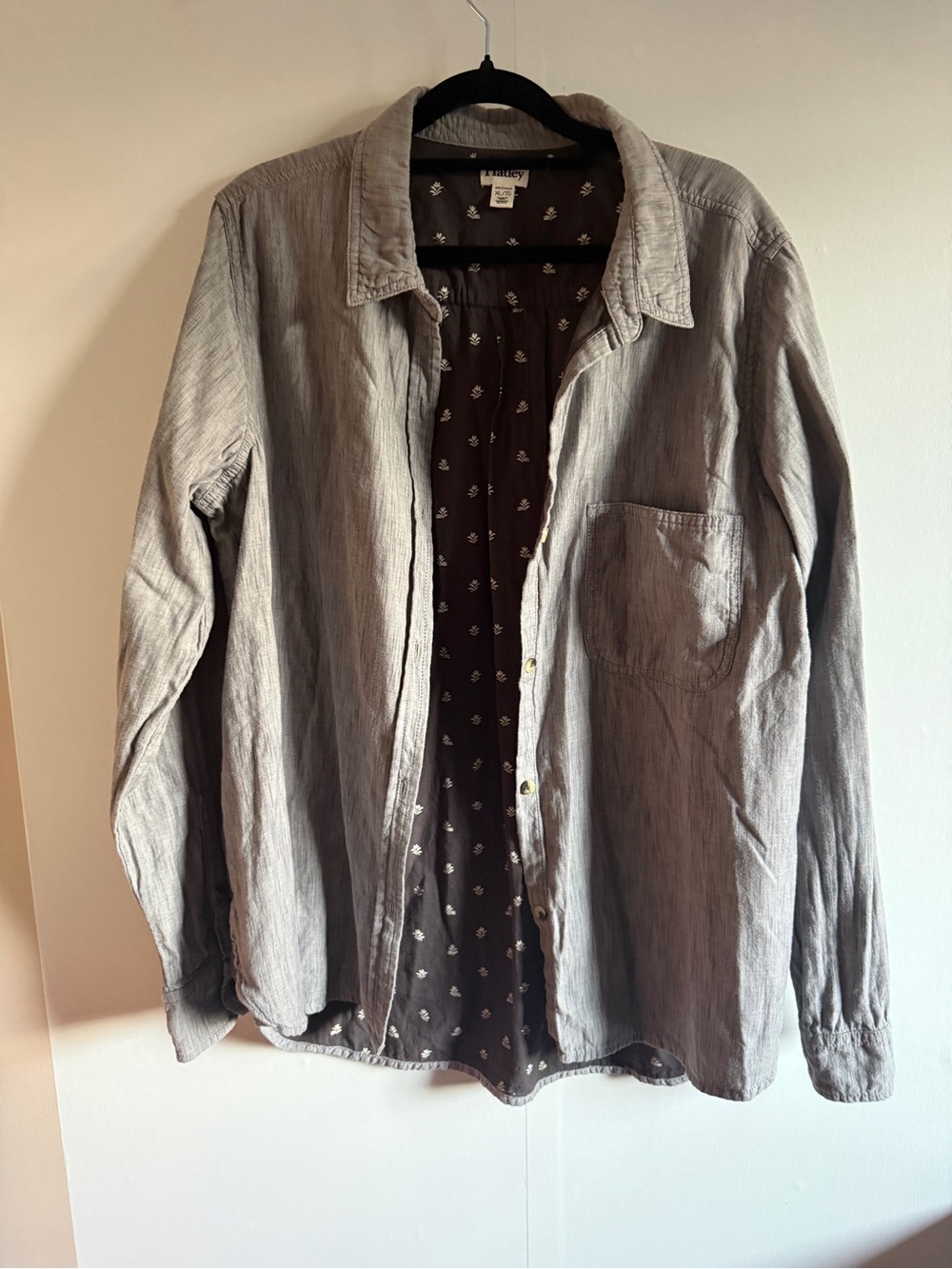 Hatley grey 100% cotton button-front shirt in women’s size XL/TG.